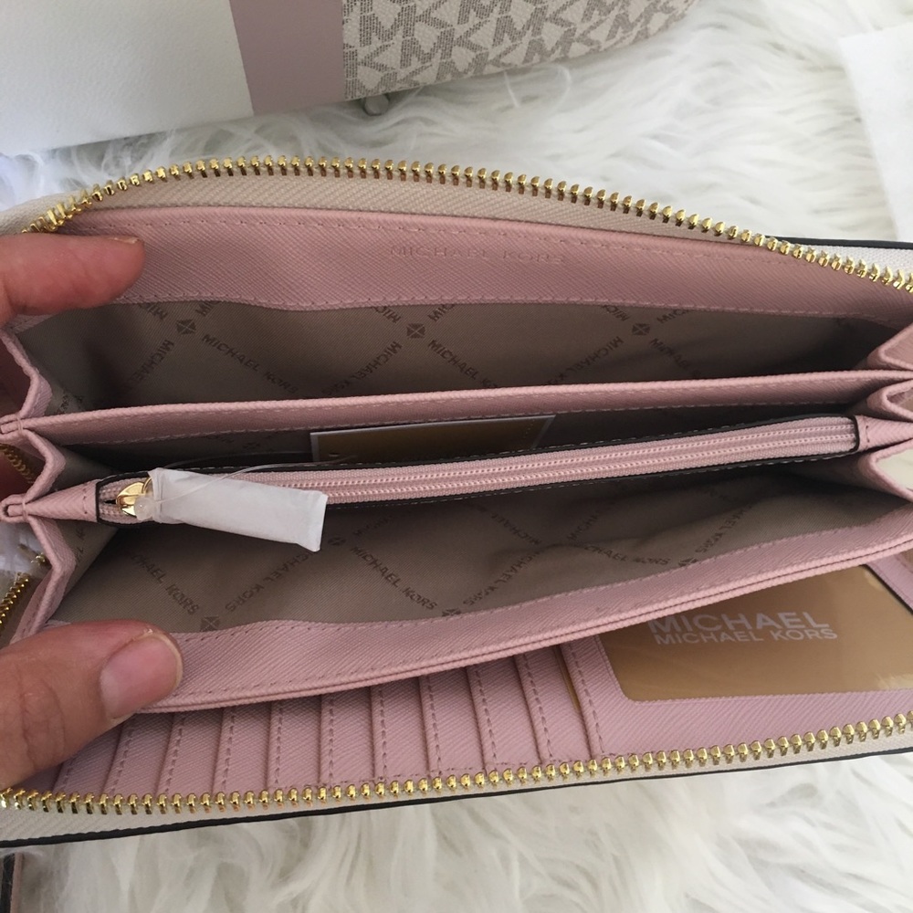 Last 1✨Michael Kors jet set LG continental wallet - Picture 5 of 8